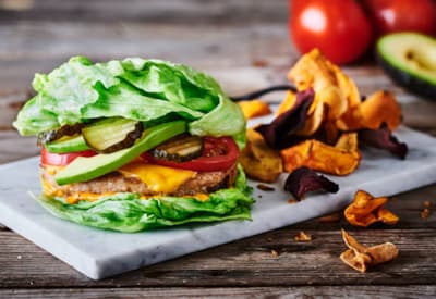 kyllingeburger m. salat