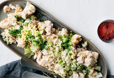 Blomkaals Kartoffelsalat med Stegt kylling