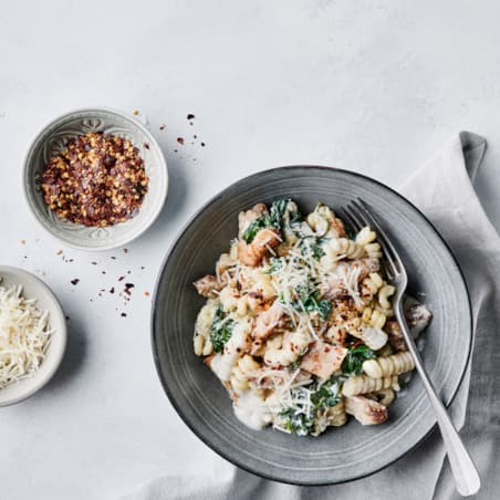 Cremet pastaret med stegt kylling og citron