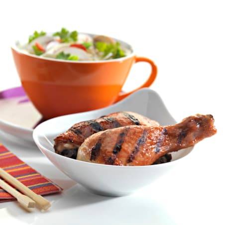 Grillede lår med asiatisk nudelsuppe